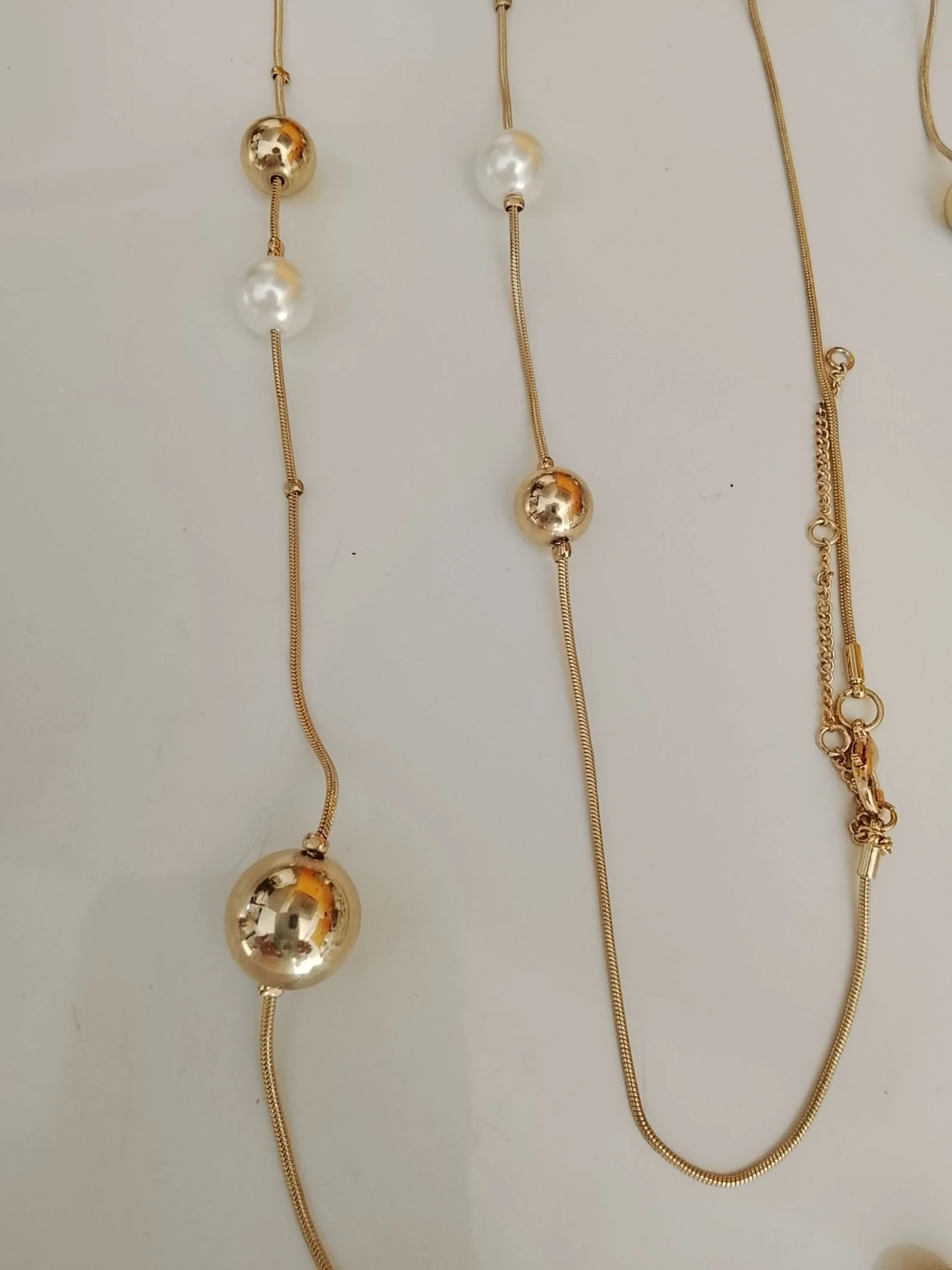 💎 Galeries Lafayette Gouden ketting met witte en gouden kralen in zeer goede staat 💎 – photo 4